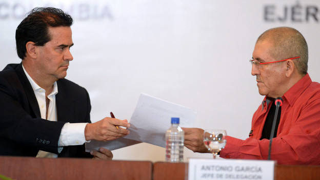 Colombia anuncia diálogos de paz con el ELN, la segunda guerrilla más grande del país