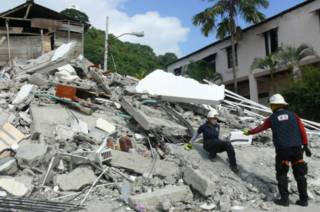 La angustia de las ciudades y pueblos de los que nadie habla tras el terremoto en Ecuador