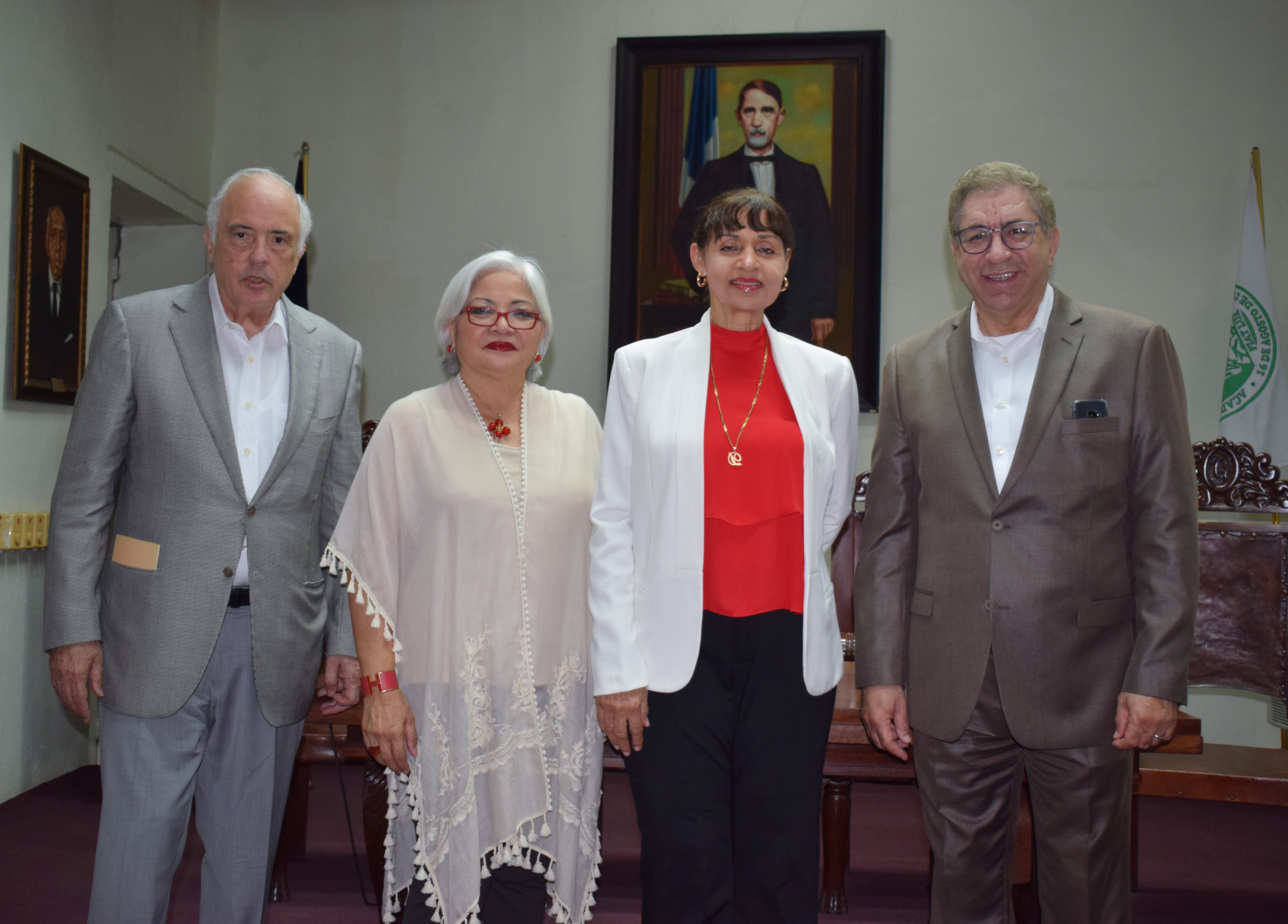 Analizan crisis bancarias dominicanas de la década perdida