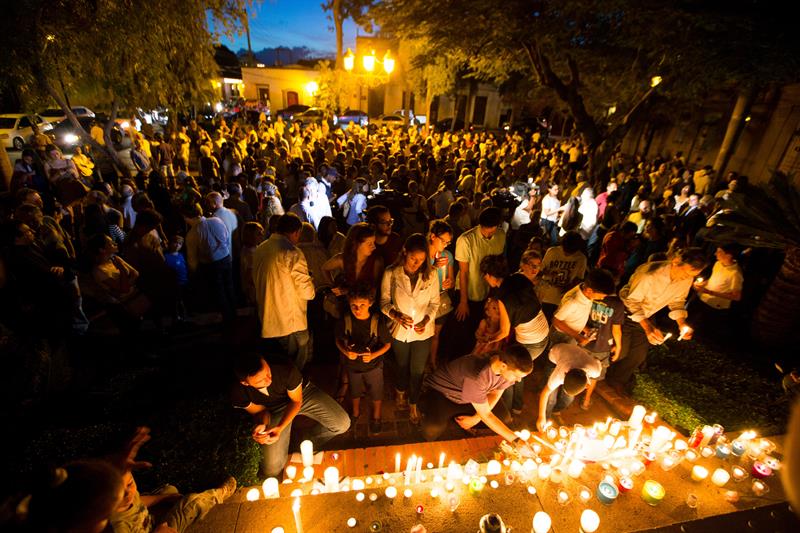 Cientos de personas recuerdan en Santo Domingo víctimas de ataques en Francia