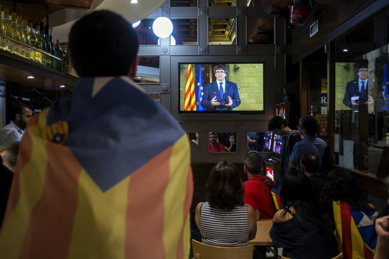 Puigdemont convocará al Parlamento catalán para decidir la respuesta a Rajoy