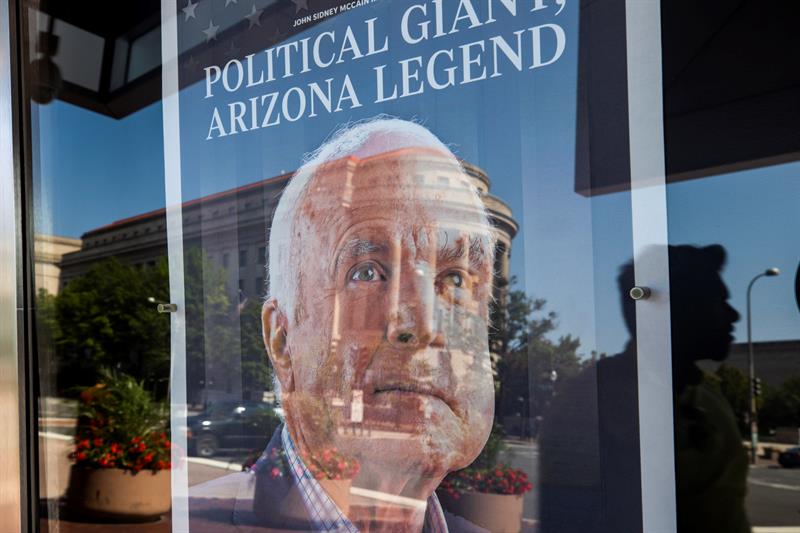 La viuda de McCain puede ocupar temporalmente su escaño en el Senado