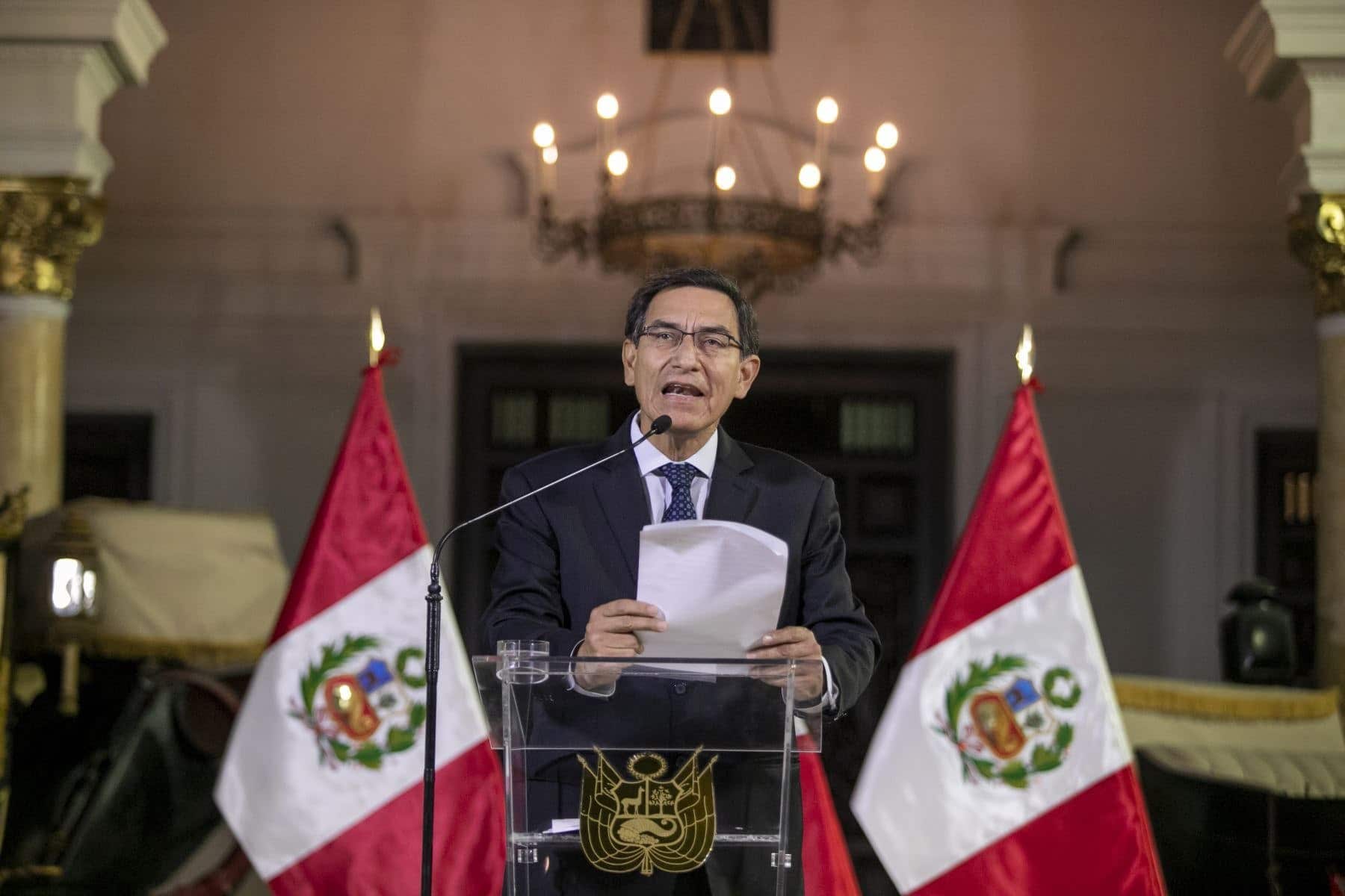 Vizcarra disuelve 