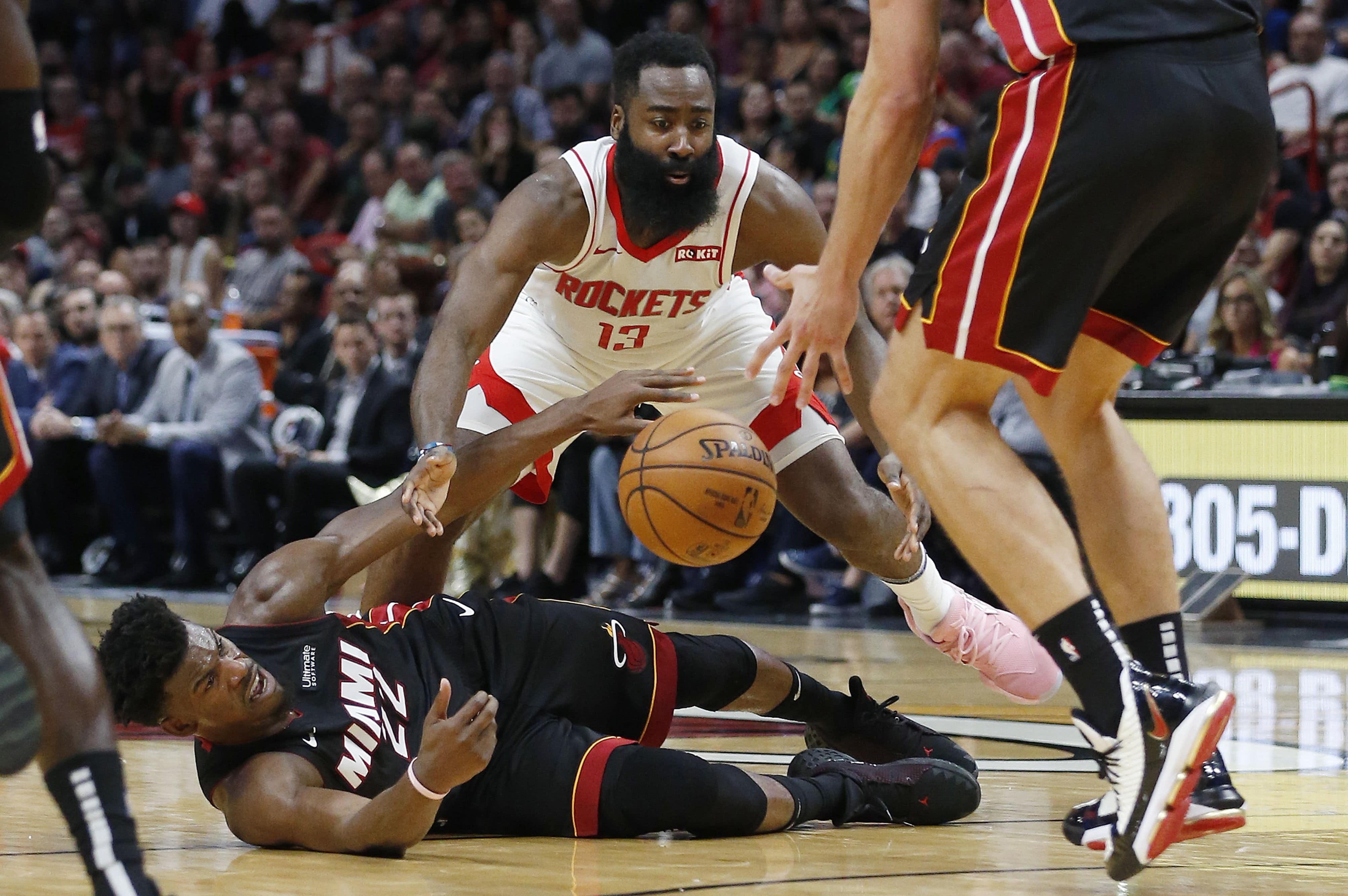 NBA Doncic y James repiten triples-dobles. Heat humillan a Rockets