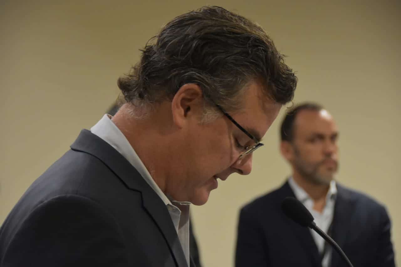 Presidente de Polyplas externó sus condolencias a las familias de las víctimas; se negó a responder preguntas
