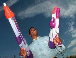 El ingeniero de la NASA que inventó la pistola de agua más poderosa del mundo