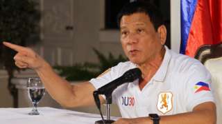 "Mató a un hombre con una ametralladora Uzi": la acusación contra el controvertido presidente de Filipinas, Rodrigo Duterte
