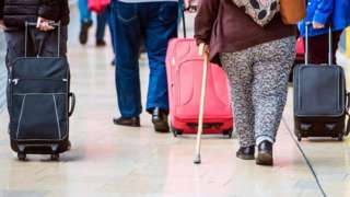 ¿Tienen razón las aerolíneas que quieren cobrar más caro a los pasajeros obesos?