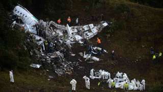 Lo que se sabe del trágico accidente cerca de Medellín del avión que transportaba al equipo brasileño Chapecoense y que dejó 75 muertos