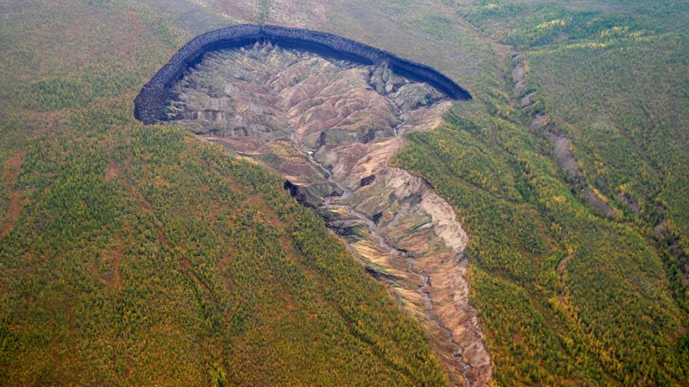 "Una puerta al infierno": el gigantesco cráter de Siberia que sigue creciendo y revela cómo era la Tierra hace 200.000 años