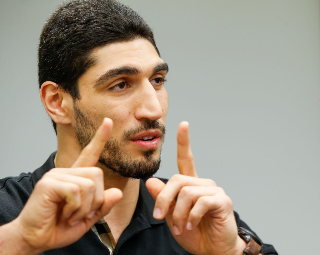 Quién es Ernes Kanter, la estrella de la NBA que el gobierno turco acusa de pertenecer a una 