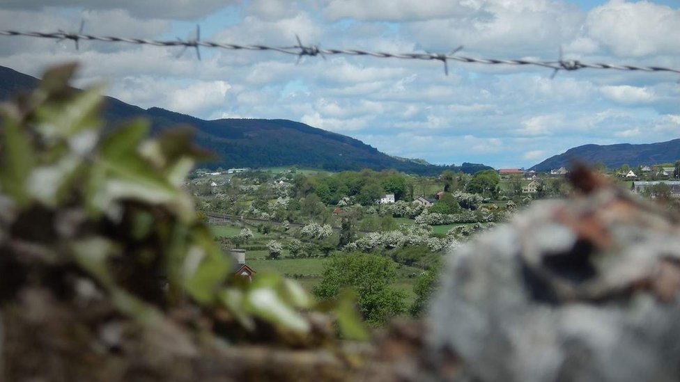 Cómo se vive en el límite de Irlanda del Norte y la República de Irlanda, la única frontera terrestre que Reino Unido compartirá con la Unión Europea tras el Brexit