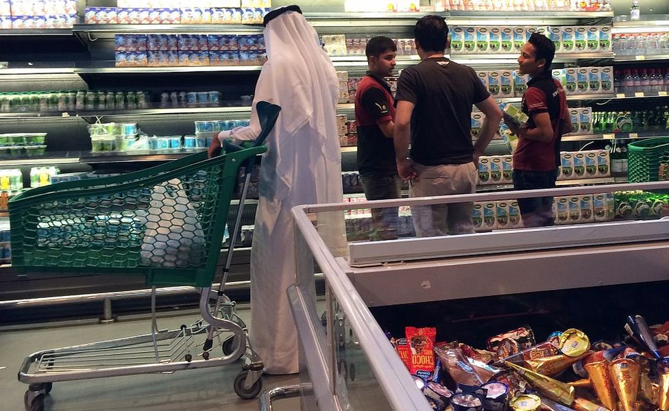 Crisis diplomática en Qatar: cómo está lidiando el país con la mayor renta per cápita del mundo con la escasez creada por el bloqueo de Arabia Saudita y otros vecinos