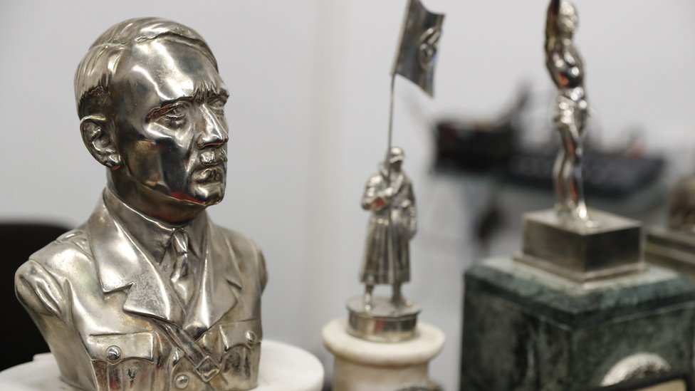 Descubren detrás de un muro el mayor tesoro de artefactos nazis jamás hallado en Argentina