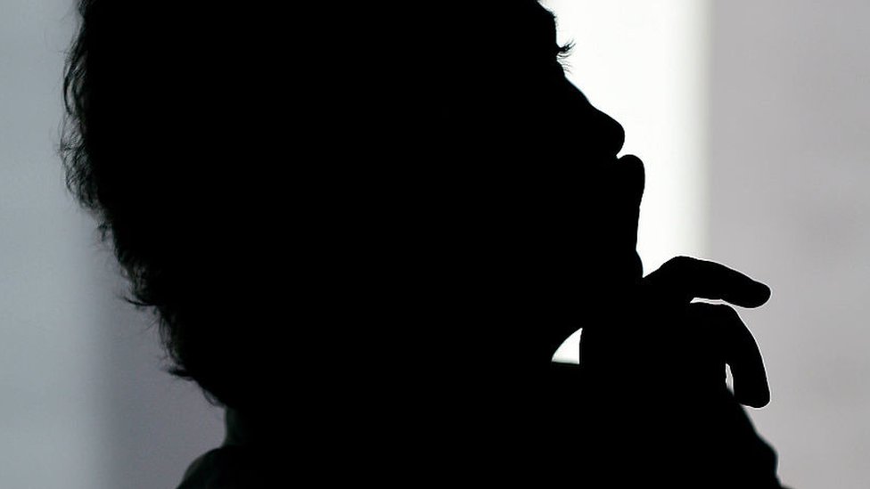 Cómo protegerte de Pegasus, el sistema de vigilancia en el centro de las acusaciones de espionaje a periodistas en México