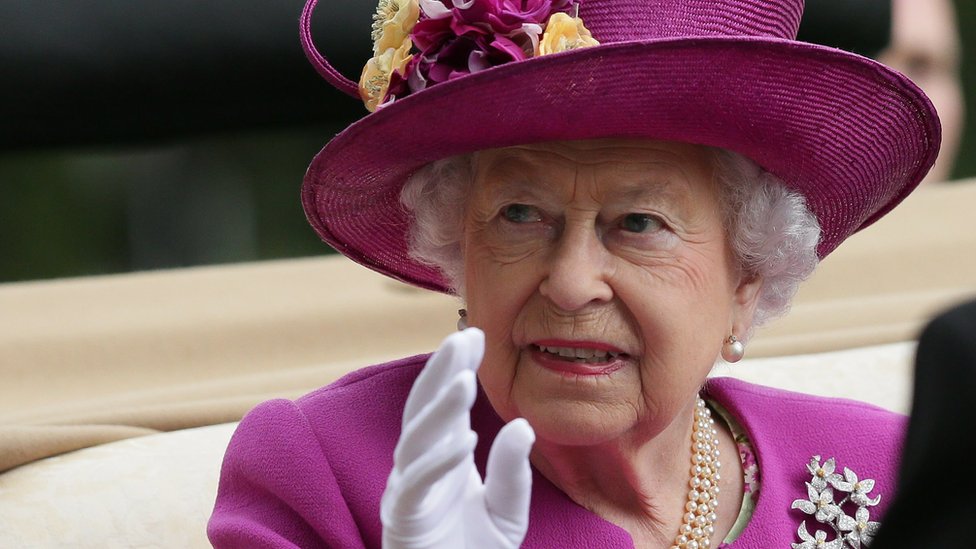 Cuánto gana la reina Isabel II y de dónde sale el dinero para financiarla