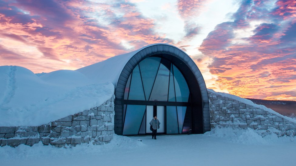 Cómo aprovechan en el Círculo Polar Ártico las 24 horas de luz solar que tienen en verano para ganar dinero