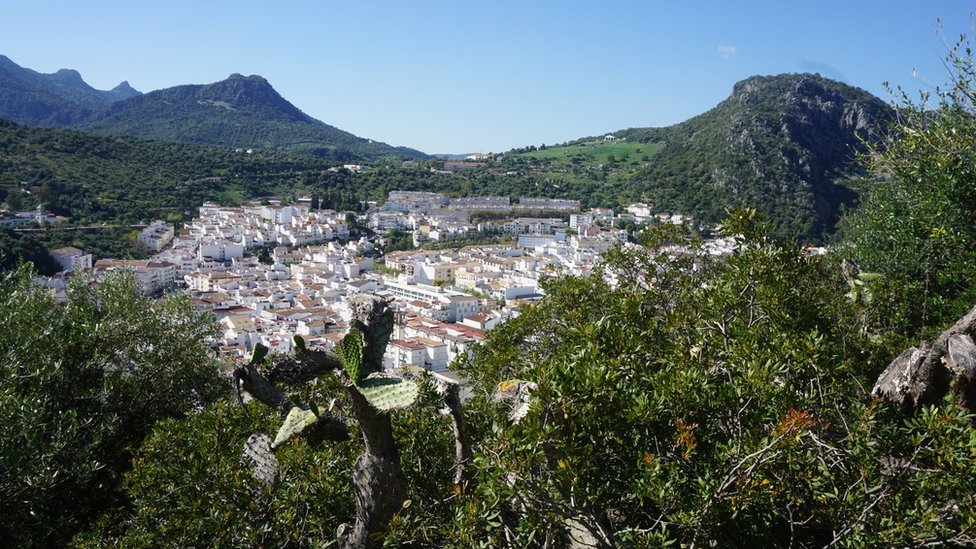 Ubrique, el pequeño pueblo de España donde se fabrican bolsos de Gucci, Louis Vuitton y Chanel (pero no lo pueden decir)