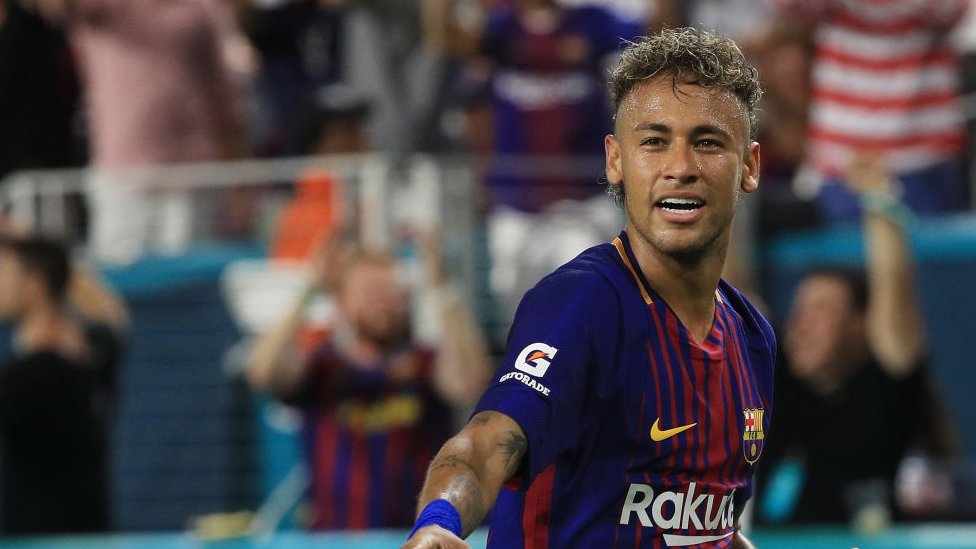 Los US$43.200 que ganará Neymar cada noche mientras duerme y otros números que muestran cuán exorbitante es su fichaje por el PSG