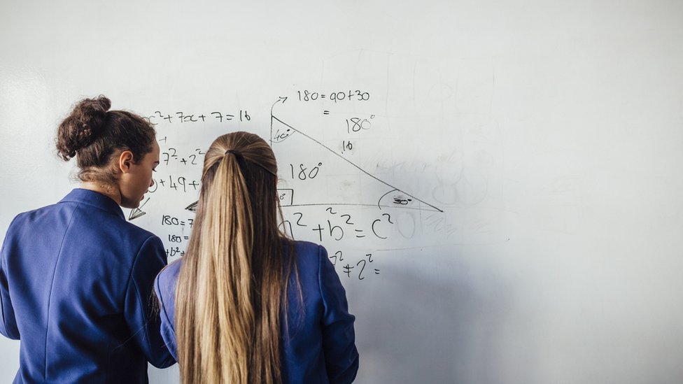 Eugenia Cheng, la matemática que usa simple recetas de cocina para enseñar conceptos matemáticos complejos