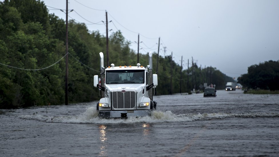 El panadero mexicano que se quedó atrapado por las inundaciones y horneó dulces y panes para los afectados por el huracán Harvey en Houston