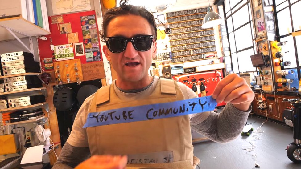 Casey Neistat y otras figuras de YouTube que se rebelan contra la política de publicidad de la plataforma de videos de Google
