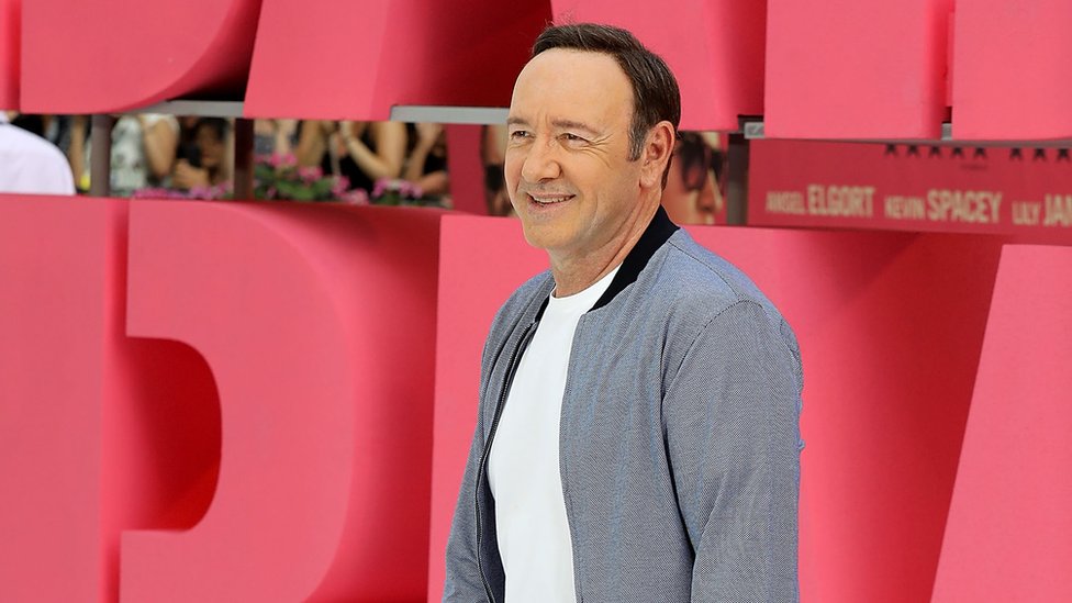 Por qué causó tanto enojo que Kevin Spacey confesara que es homosexual al disculparse por una denuncia de abuso sexual