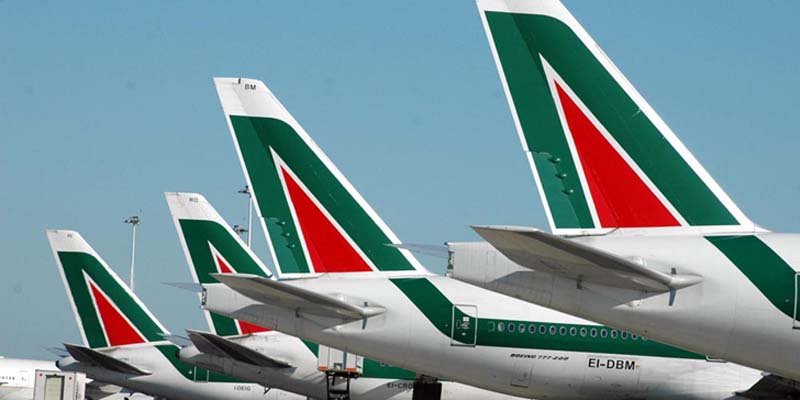 Huelga obliga a la aerolínea Alitalia a cancelar más de 300 vuelos