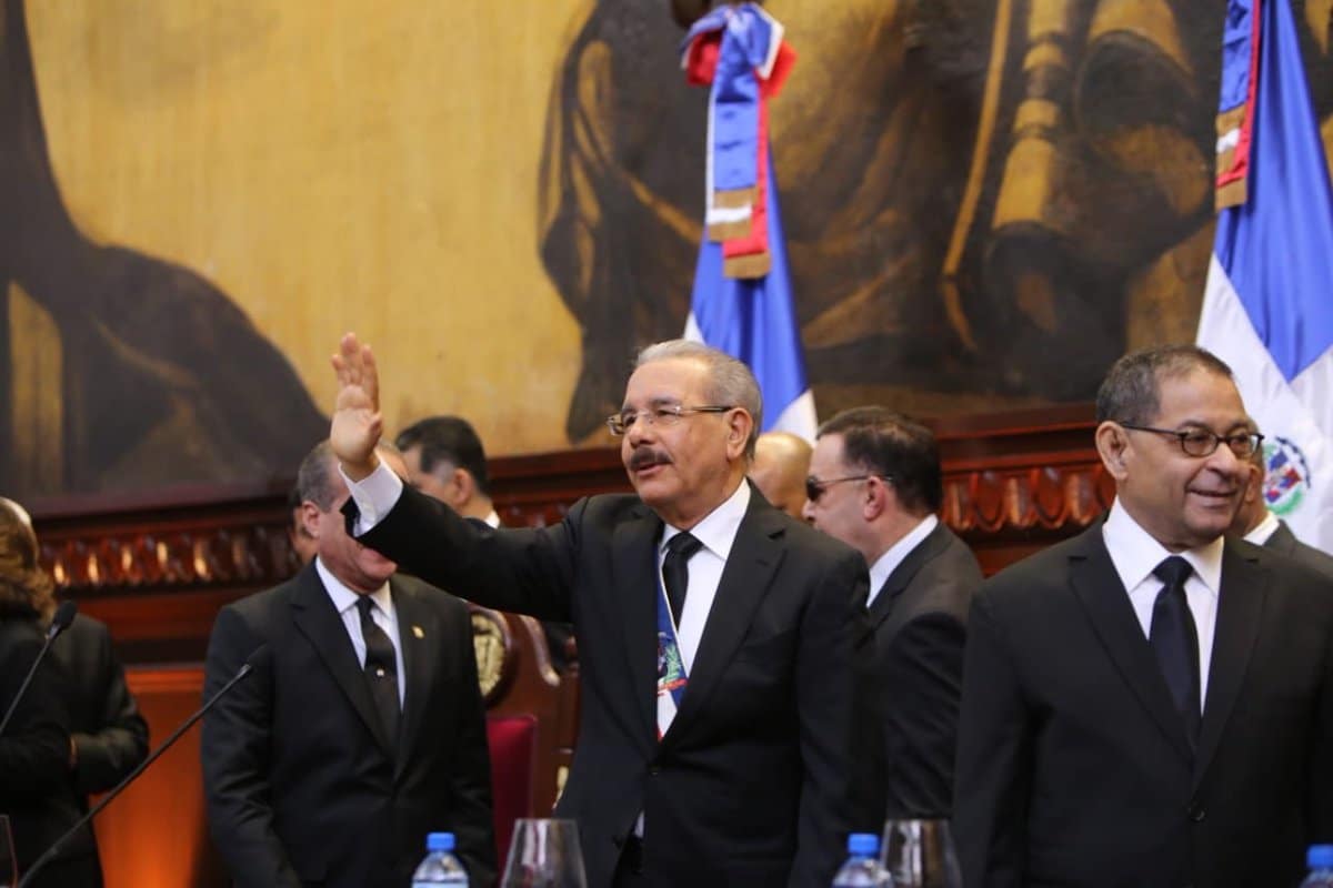 Presidente anuncia enviará al Congreso proyecto para disolver el Instituto Dominicano de Seguros Sociales