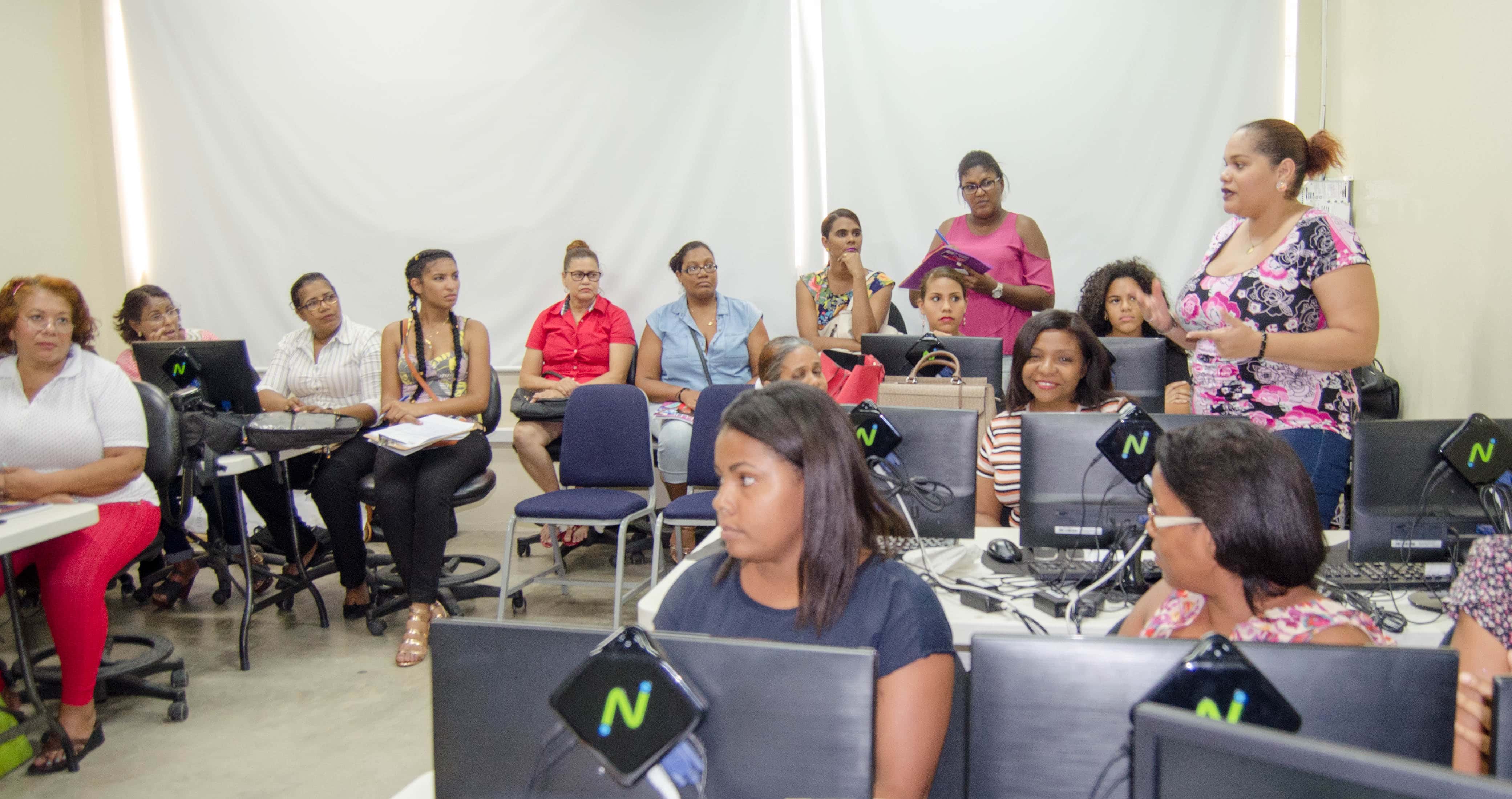 Instituto de la Moda realiza taller de alfabetización digital en Puerto Plata