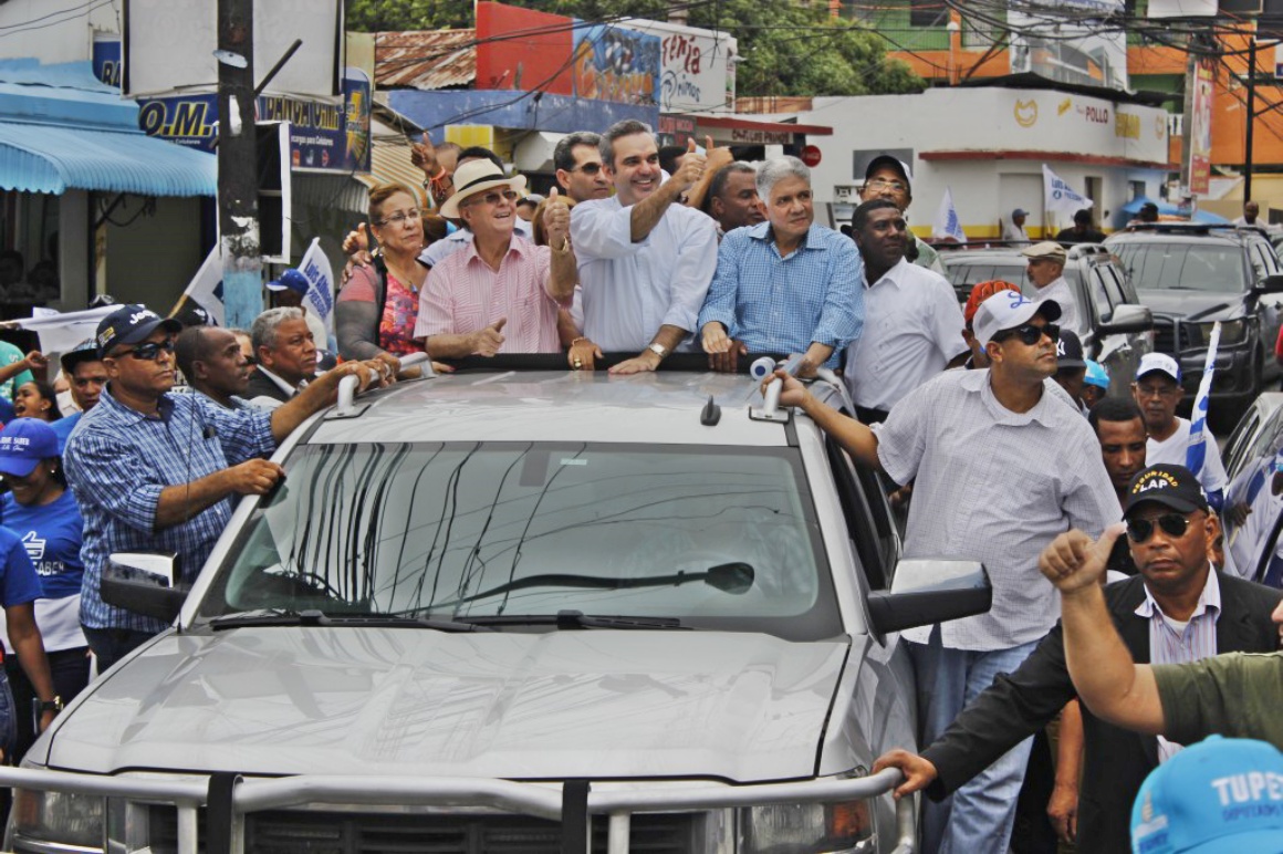 Abinader afirma Danilo representa derrumbadero de inseguridad y endeudamiento