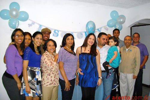 Celebran Baby Shower en honor a la presentadora de TV Darling Burdiez