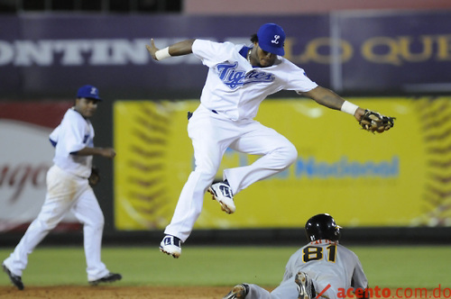 Los Tigres se unen a las Águilas al lograr el pase a la serie semifinal del béisbol