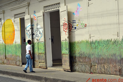Valentín promete luchar por recursos instituciones culturales Santiago