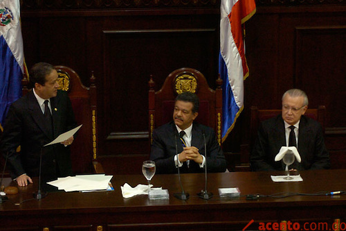 Juristas ven Gobierno pisotea la Constitución de la República