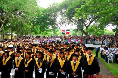 Universidad Católica Nordesta entrega 308 nuevos profesionales al país