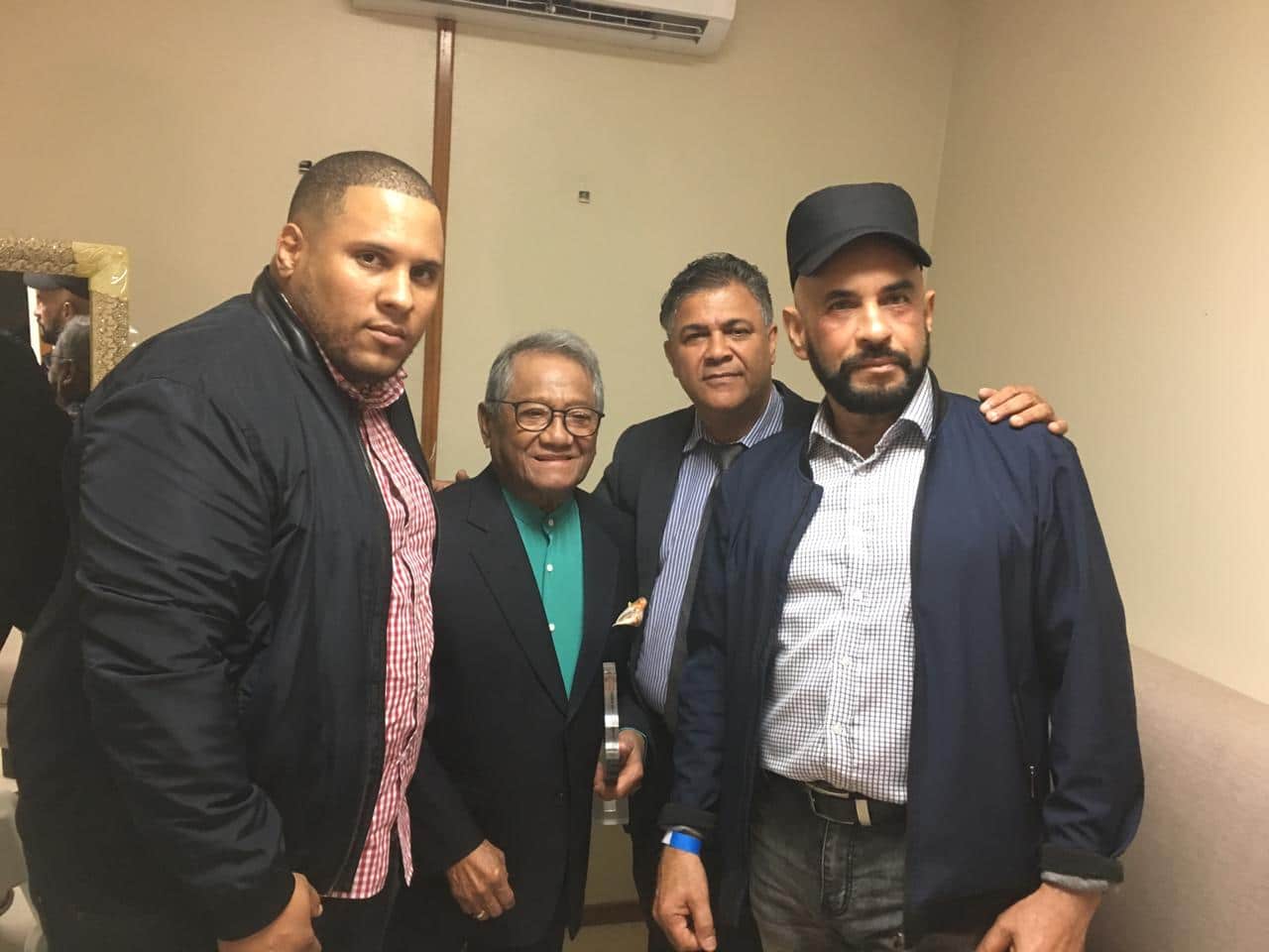 Armando Manzanero se emociona con reconocimiento en Puerto Plata