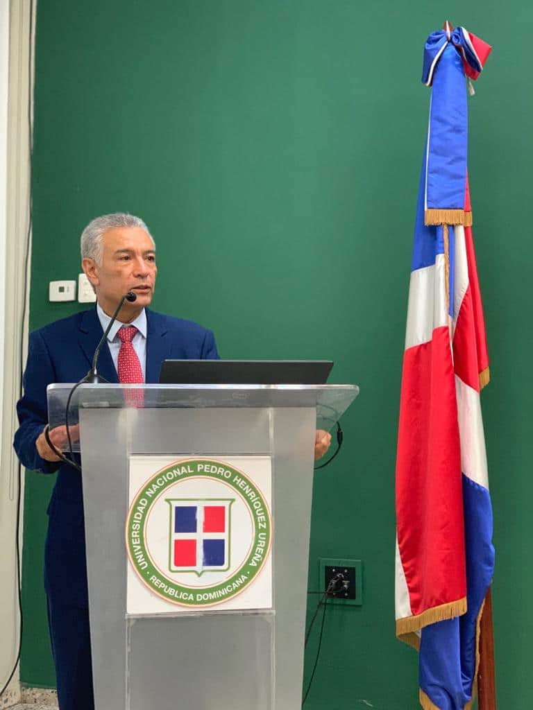 Ángel Lockward pone en circulación libro de derecho administrativo