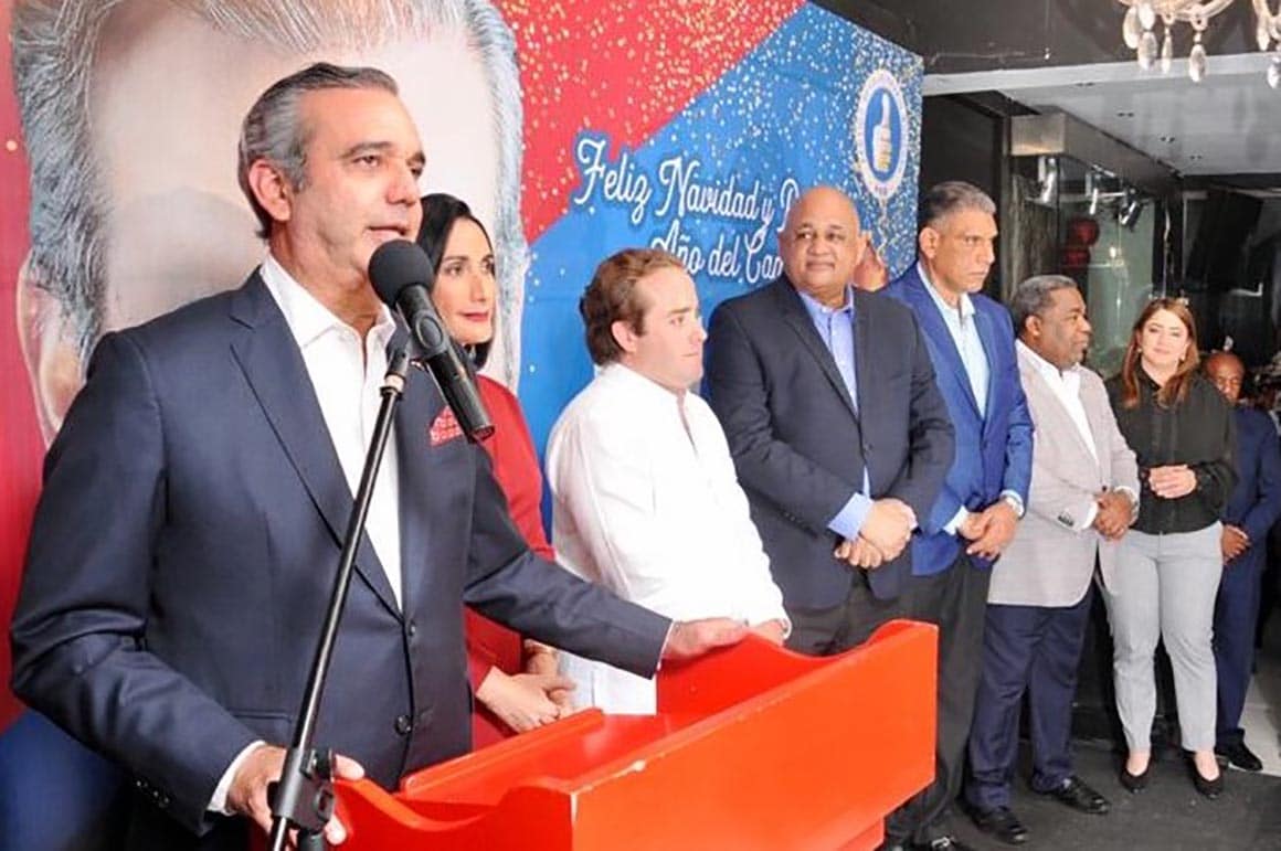 Abinader resalta labor de periodistas en transmitir aportes de políticos 