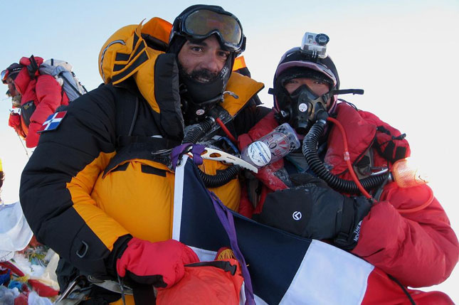 Dominicanos conquistan el imponente Everest
