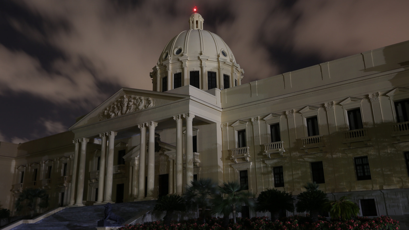Palacio Nacional a oscuras durante una hora en solidaridad activa con el planeta