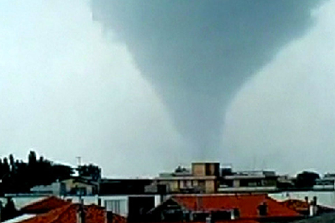 Las impresionantes imágenes del tornado que azotó Venecia