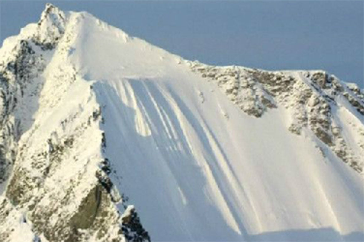 Esquiador sale ileso de espectacular caída de casi 500m en Alaska