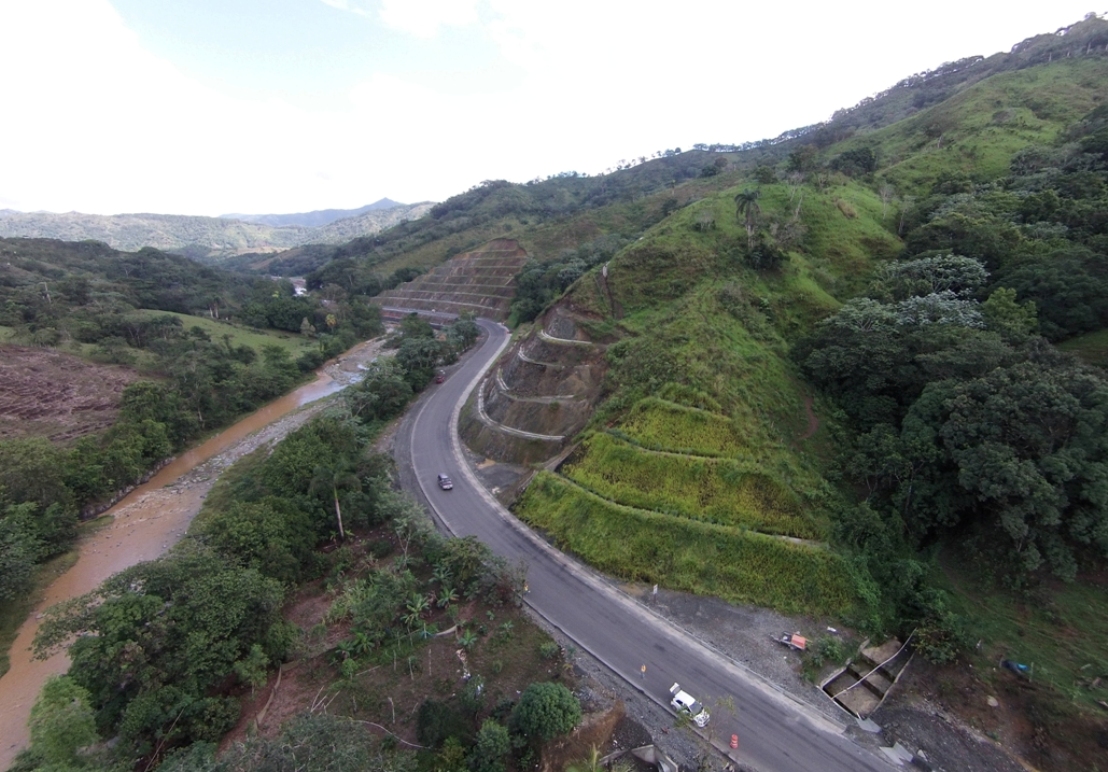 Carretera Piedra Blanca-Rancho Arriba está avanzada en un 75%, según Obras Públicas