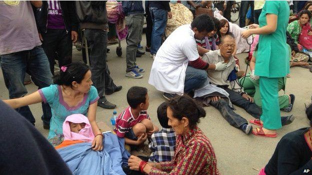 Al menos 13 muertos y edificios dañados en China por el terremoto de Nepal