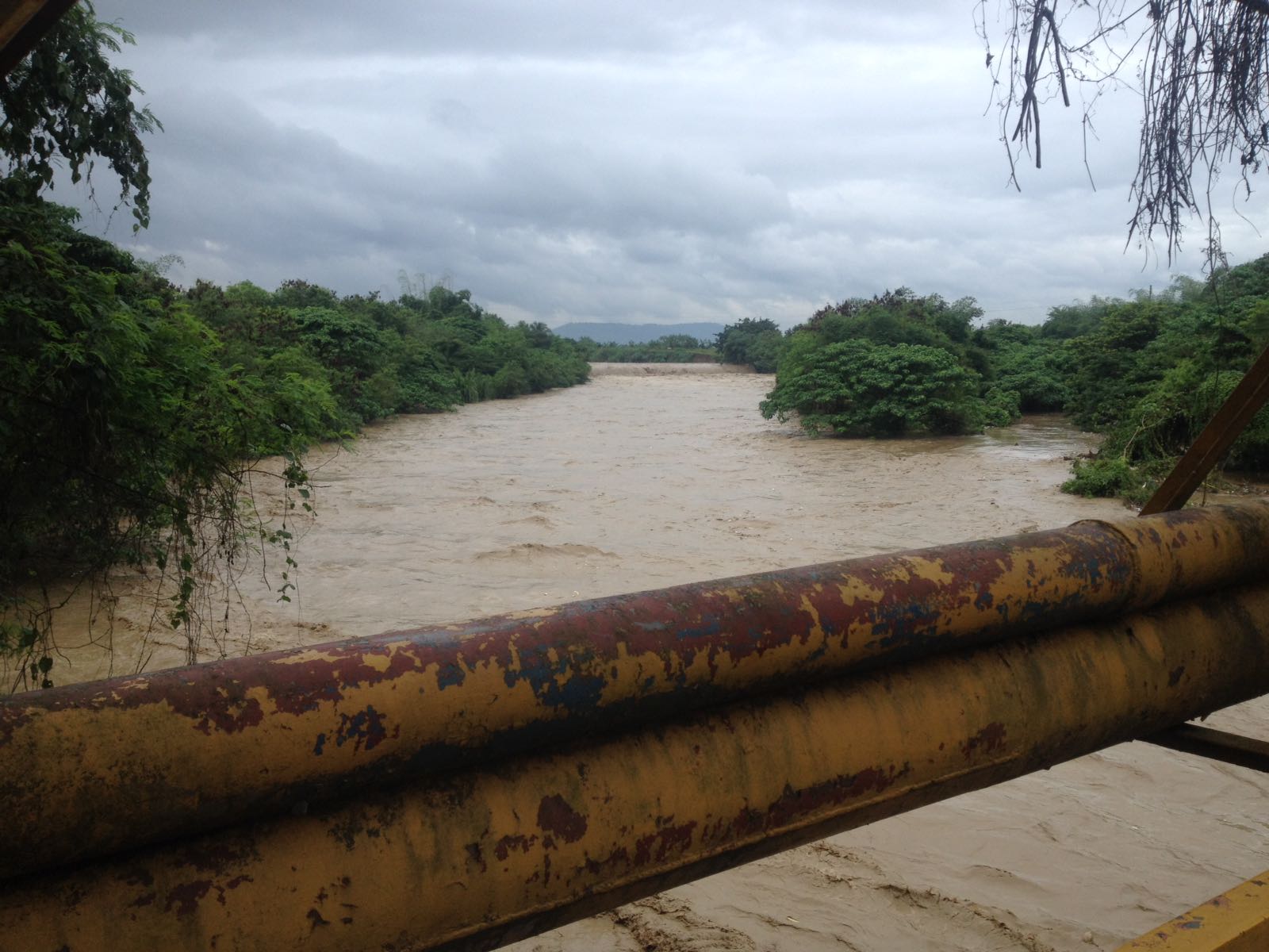 Defensa Civil encuentra cuerpo de niño cayó en río Bacui cuando intentaba recuperar juguete
