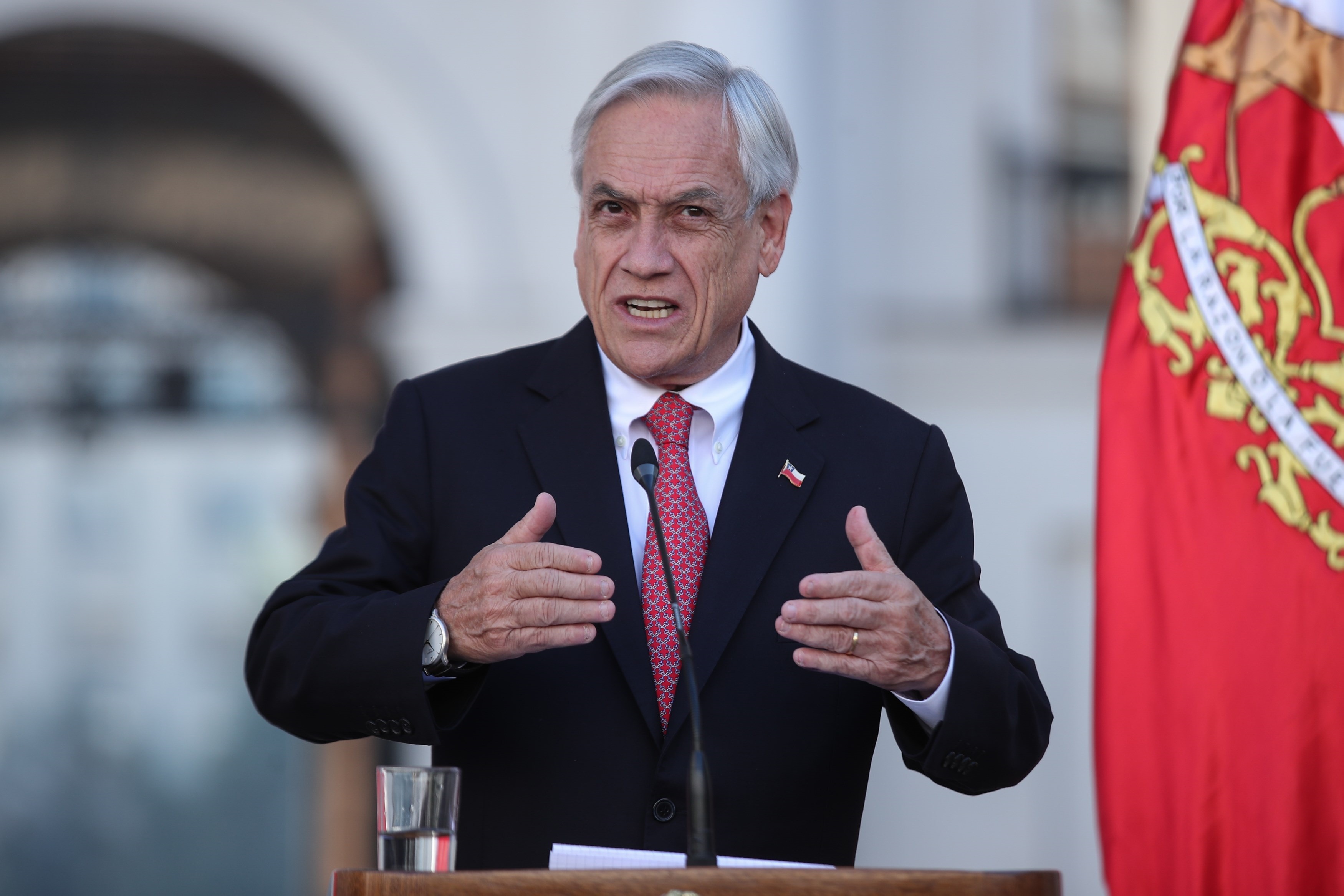 Rebajan 10% sueldo de Piñera y 25% de ministros y parlamentarios