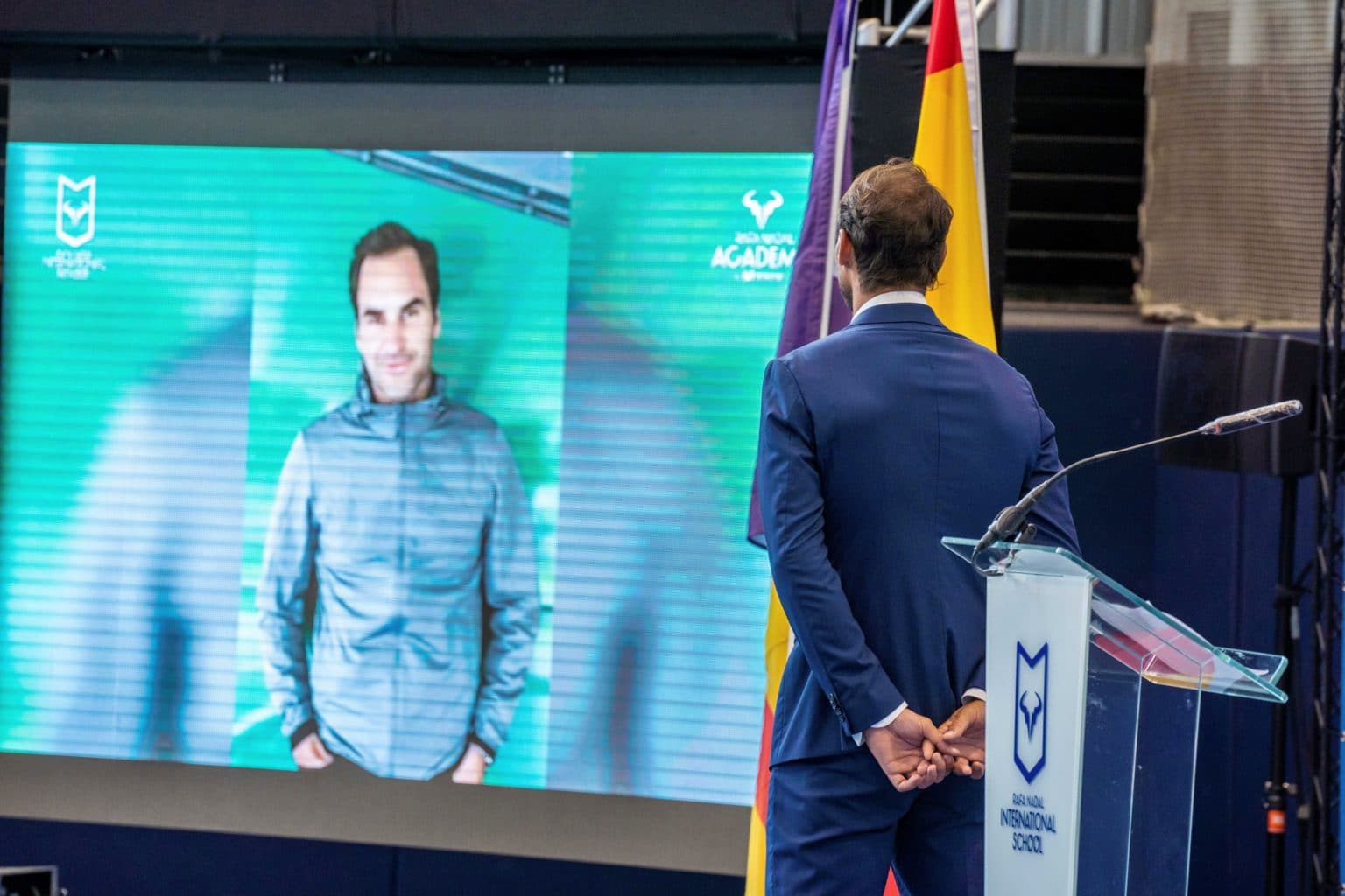 Nadal gradúa a sus alumnos con mensajes virtuales de Federer y Sharapova