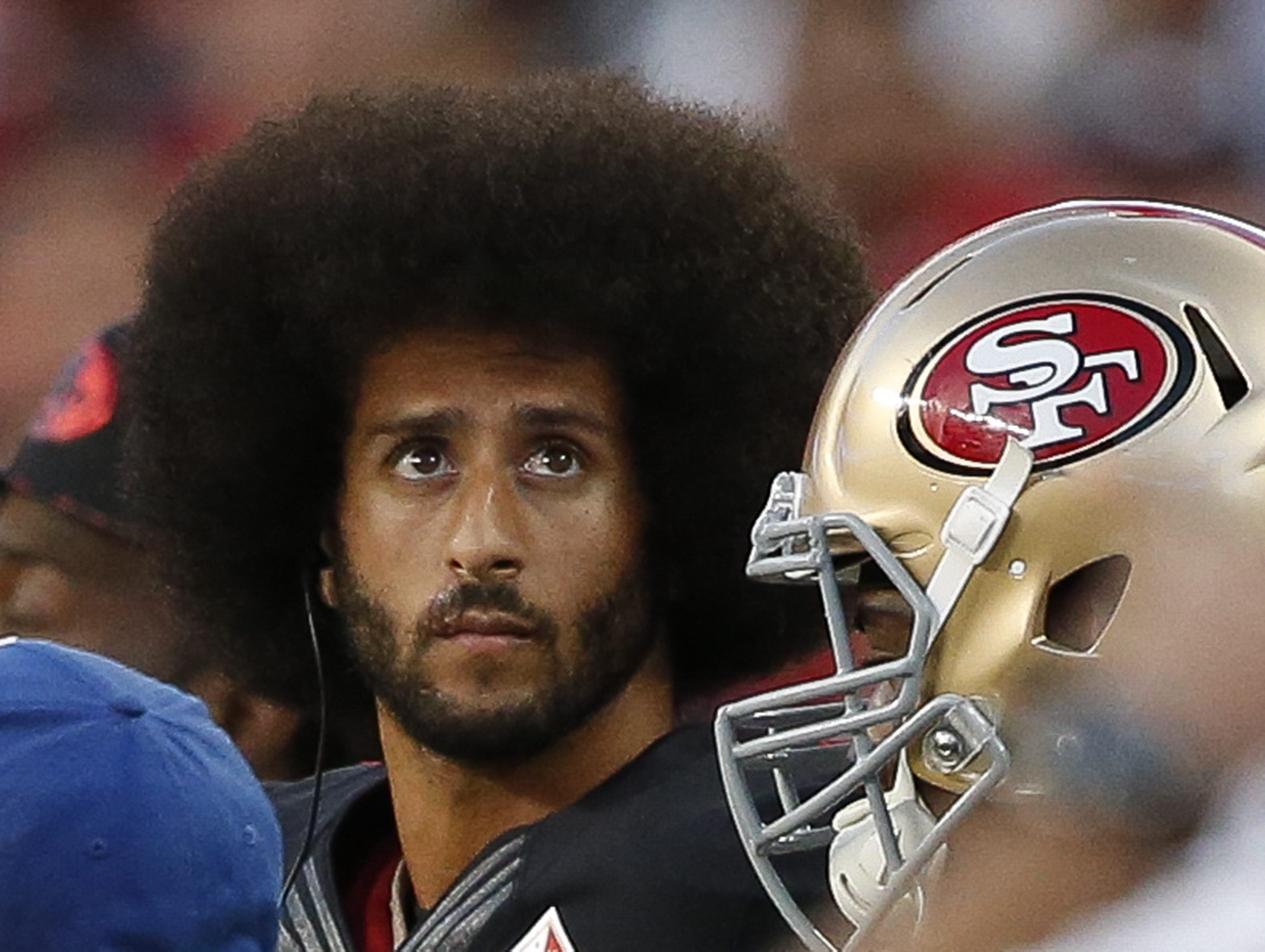 Colin Kaepernick protagonista en vallas publicitarias y mural antes Super Bowl