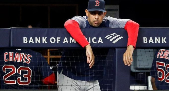 Alex Cora no duda regresará a dirigir en las Grandes Ligas